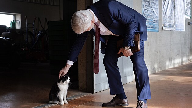 Prezident Petr Pavel p�i prohl�dce Lumbeho vily (10. b�ezna 2023)