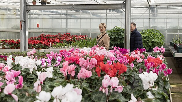 Man�elka prezidenta Eva Pavlov� p�i prohl�dce sklen�ku u Lumbeho vily (10. b�ezna 2023)