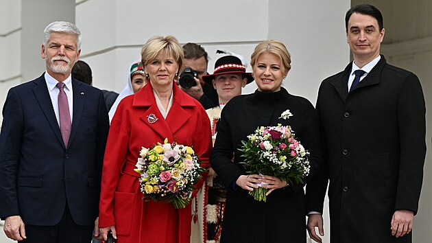 Prezident Petr Pavel pijel do Bratislavy s manelkou Evou a seel se s hlavou Slovenska Zuzanou aputovou.