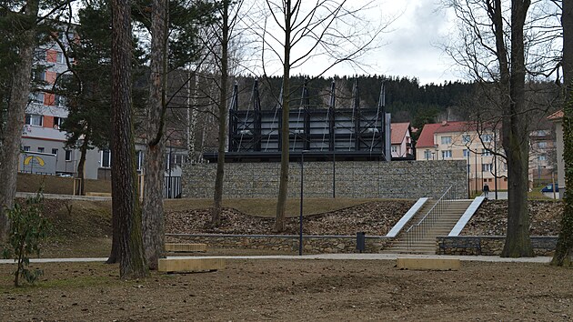 Vedení Prachatic otevřelo zrekonstruovaný Štěpánčin park. Na areál navazuje nové letní kino.