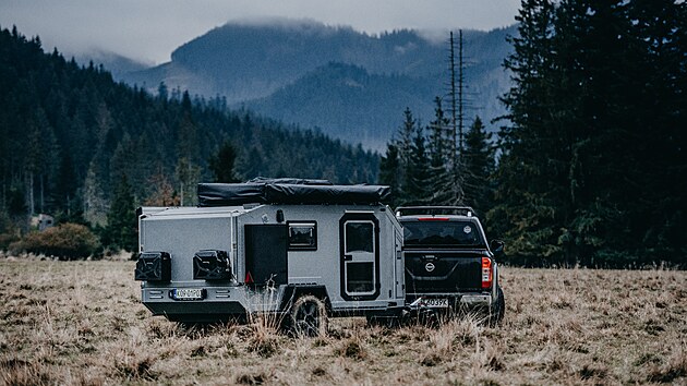 Iron Yak v horch. Offroad obytn pvs se vyrb v Polsku. Zkladem konstrukce je hlink.