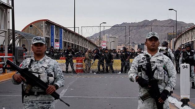 Most Paso del Norte je zablokovn ady kvli migrantm (12. bezna 2023)