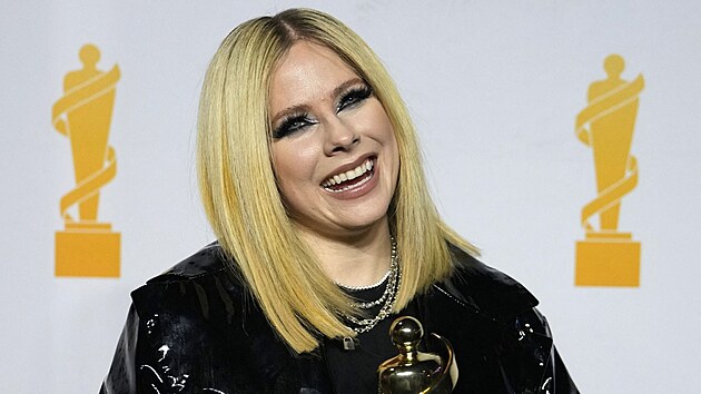 Zpěvačka Avril Lavigne převzala cenu uživatelů TikToku (Juno Awards, 13. března 2023)