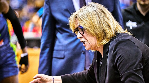 Hejková, USK Prag'ın basketbol oyuncularına liderlik etmeye devam edecek, ona Pavlík ve Bašta yardımcı olacak