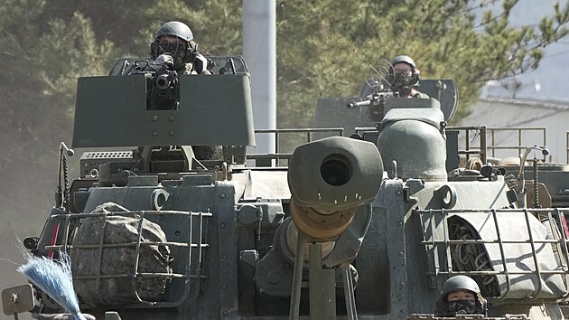 Spojené státy a Jižní Korea v pondělí společně zahájily největší vojenské cvičení za poslední roky. Potrvá jedenáct dní. (13. března 2023)