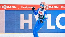 Dawid Kubacki oslavuje triumf v Lillehammeru.