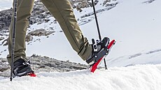 Jakmile se dostanete do obtí�ných sn�hových podmínek, nasadíte sn�nice.