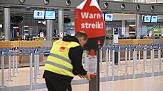Zaměstnanci letiště v Hamburku vstoupili do stávky. (12. března 2023)