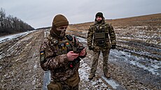 Ukrajintí vojáci z 27. brigády se pipravují na operaci  u msta Kupiansk v...