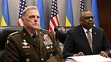 Šéf amerického sboru náčelníků štábů Mark Milley  ministr obrany USA Lloyd...