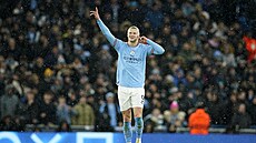 Erling Haaland z Manchesteru City oslavuje gól proti Lipsku.
