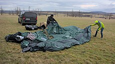 Nafukování atrapy salvového raketometu M270
