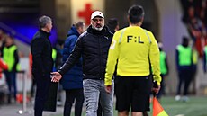 Slávistický trenér Jind�ich Trpi�ovský b�hem utkání proti Plzni