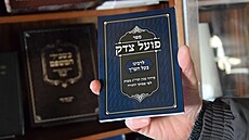 Jedno ze souasných vydání achovy knihy, které holeovská synagoga dostala od...
