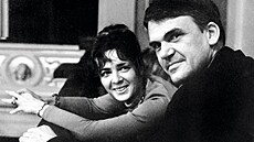 Ped pl stoletím  Milan Kundera v roce 1973 s manelkou Vrou. tehdy jim...