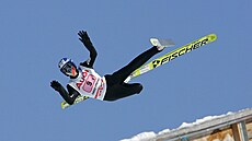 Skokan na lyích Antonín Hájek ml 26. února 2005 ve zkuebním kole ped...