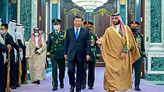 Čínský prezident Si Ťin-pching se na návštěvě Saúdské Arábie setkal s korunním...