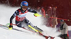 Amerianka Mikaela Shiffrinová jede první kolo slalomu v Aare.