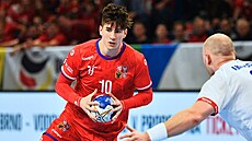 �eský házenká� Joná� Patzel v zápase proti Islandu.
