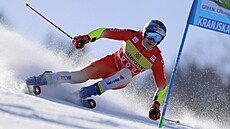 výcar Marco Odermatt jede první kolo obího slalomu v Kranjské Goe.