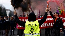 Francouzi znovu protestovali proti důchodové reformě. Snímek pochází z Nantes....