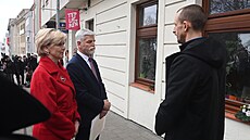 Prezident Petr Pavel se ženou Evou u bratislavského gaybaru Tepláreň, kde loni...