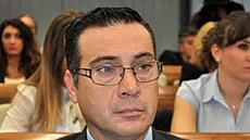 �estapadesátiletý italský d�stojník Walter Biot.