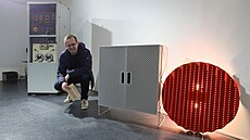 P�íprava expozice D�jiny jedné továrny v Plesné. To je název výstavy, která...