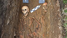 Na zaniklém farním h�bitov� u kostela svatého Jana K�titele v Karda�ov� �e�ici...