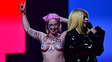 Polonahá ekologická aktivistka narušila proslov zpěvačky Avril Lavigne na... | na serveru Lidovky.cz | aktuální zprávy