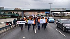 Aktivisté pochodovali ve špičce po pražské magistrále. (10. března 2023) | na serveru Lidovky.cz | aktuální zprávy