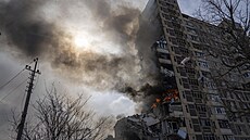 Požár několikapatrové budovy s obchody v ukrajinské Avdijivce, na kterou... | na serveru Lidovky.cz | aktuální zprávy
