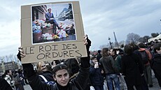 Pi protestech proti francouzské dchodové reform zatkla policie v noci z...