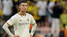 Frustrovaný Cristiano Ronaldo v dresu an-Nasru p�i porá�ce s al-Ittihádem.