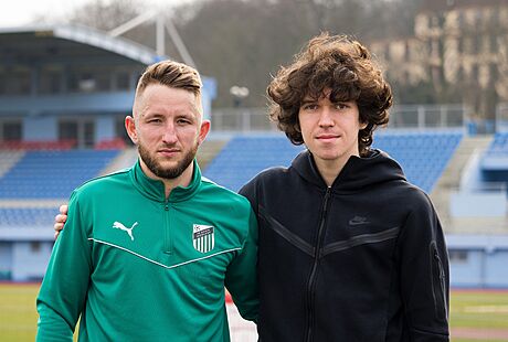 Pavel Verbí mladí (vlevo) a Michal Doleal mladí spolu hrají fotbal za SK...