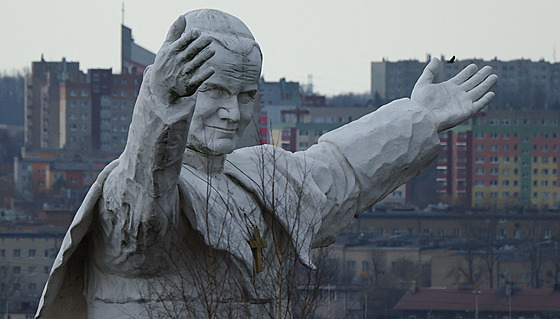 Obí socha Jana Pavla II. v Czestochowé (14. bezna 2023)