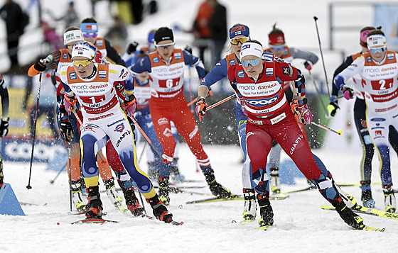 Emma Ribomová (vlevo) a ze védska a Norka Julie Myhreová ve sprintu en v...