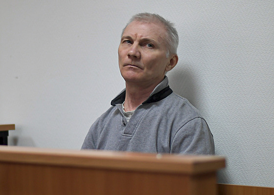 Alexej Moskalyov sedí v soudní síni v Jefremov v Tulské oblasti. (27. bezna...