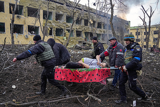 VÍTZ REGIONU EVROPA  SÉRIE: © Evgeniy Maloletka, Associated Press; Kdy ruské...