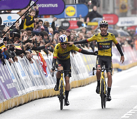 Chceš vyhrát? Jasně. Jak Jumbo dominuje a van Aert přenechává triumfy -  iDNES.cz