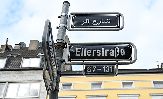 V německém Düsseldorfu mají první značku ulice v arabštině. (18. března 2023)