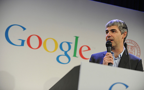 Zakladatel Googlu Larry Page na tiskové konferenci 21. května 2012