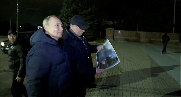 Zase dvojník? Nad Putinovou návštěvou Mariupolu se vznášejí otazníky