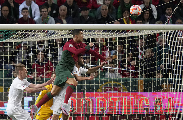 Šach mat, Cristiano. Ronaldo po další ztrátě zuřil, soupeř se mu vysmál