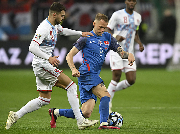 ONLINE: Dánsko hraje o Euro v Kazachstánu. Pak nastoupí Angličané i Slováci