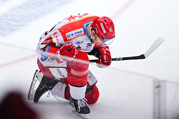 Lev o návratu do Plzně, stříbru s Hradcem, volání s Kratěnou i radách manželky