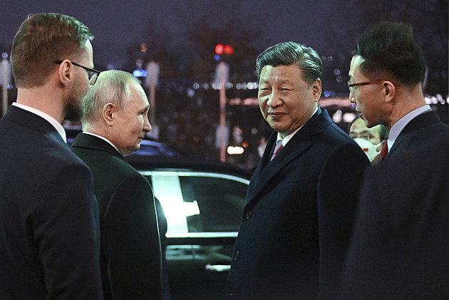 KOMENTÁŘ: Si Ťin-pching v Moskvě aneb marné čekání na čínského Godota