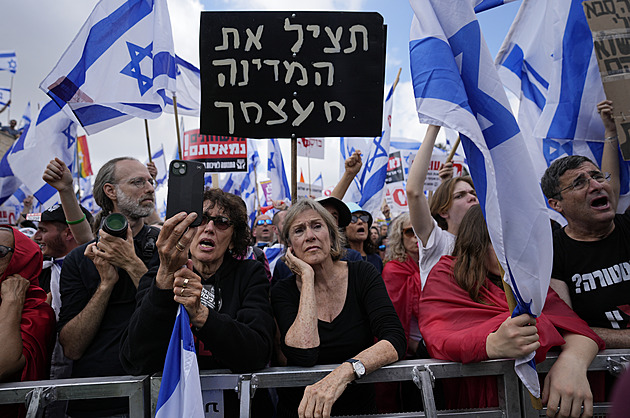 Netanjahu odloží reformu justice o několik týdnů, chce vést dialog