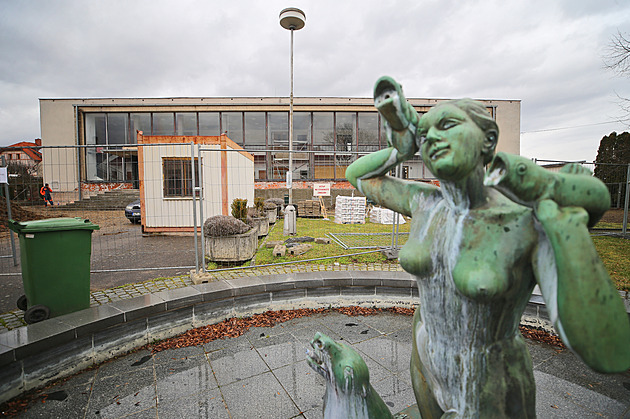 Oprava ikonického přibyslavského kulturního domu se prodraží a potrvá déle