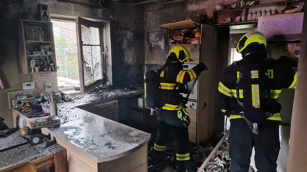 Při požáru domu na Šumpersku zahynulo šest psů, majitel se zranil